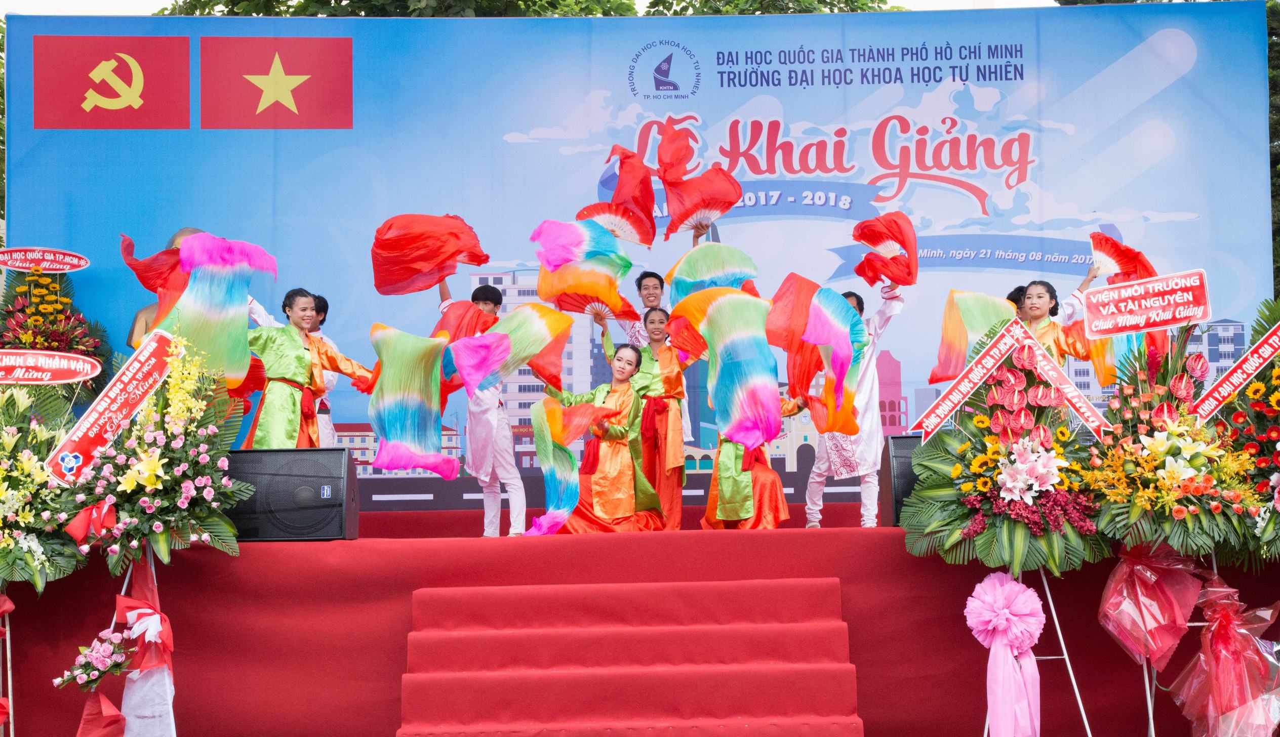 Trường ĐH KHTN, ĐHQG-HCM: Nhiều thành tích nổi bật chào mừng năm học mới 2017-2018