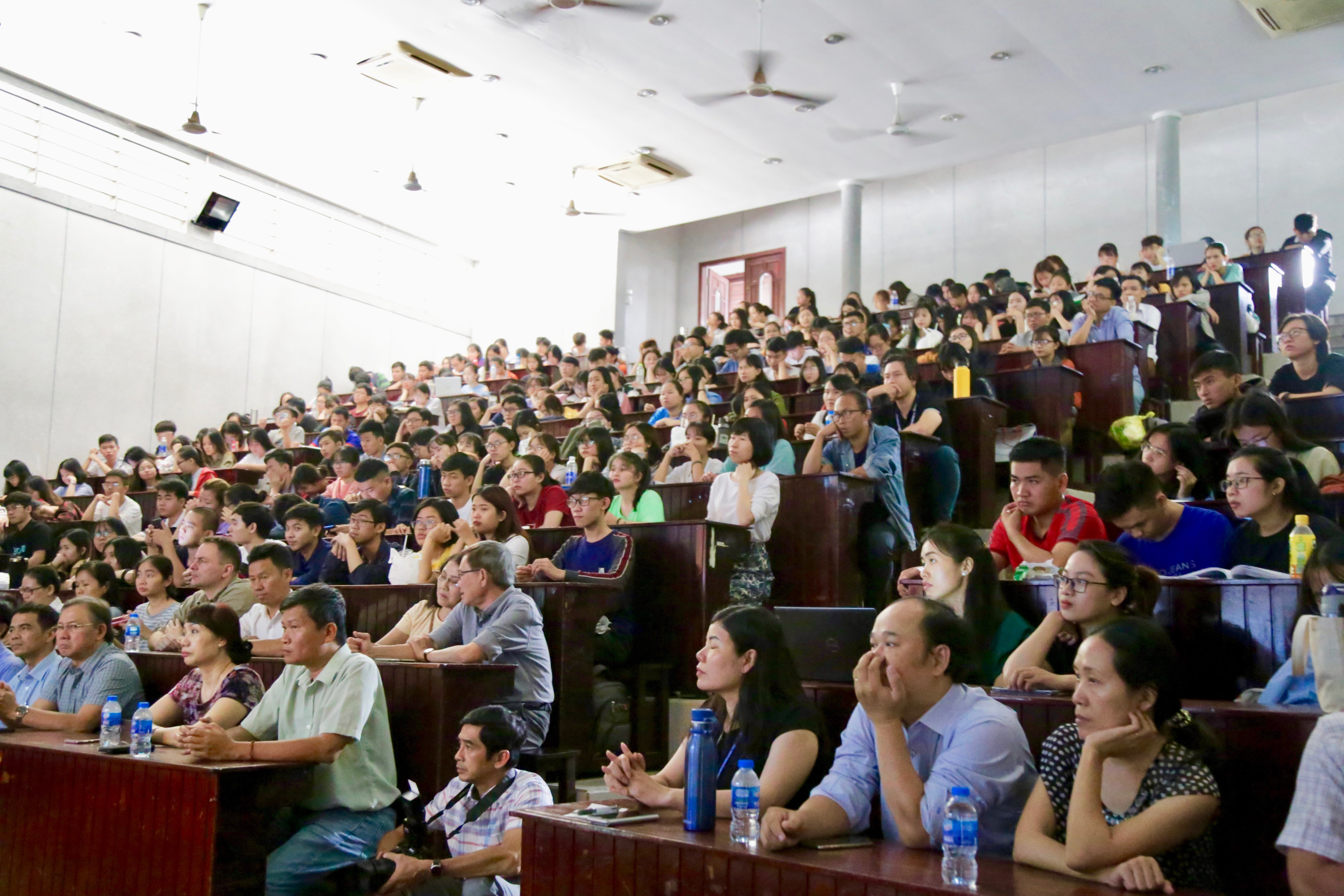 Seminar “Sếu đầu đỏ: tiếng gọi nơi hoang dã”