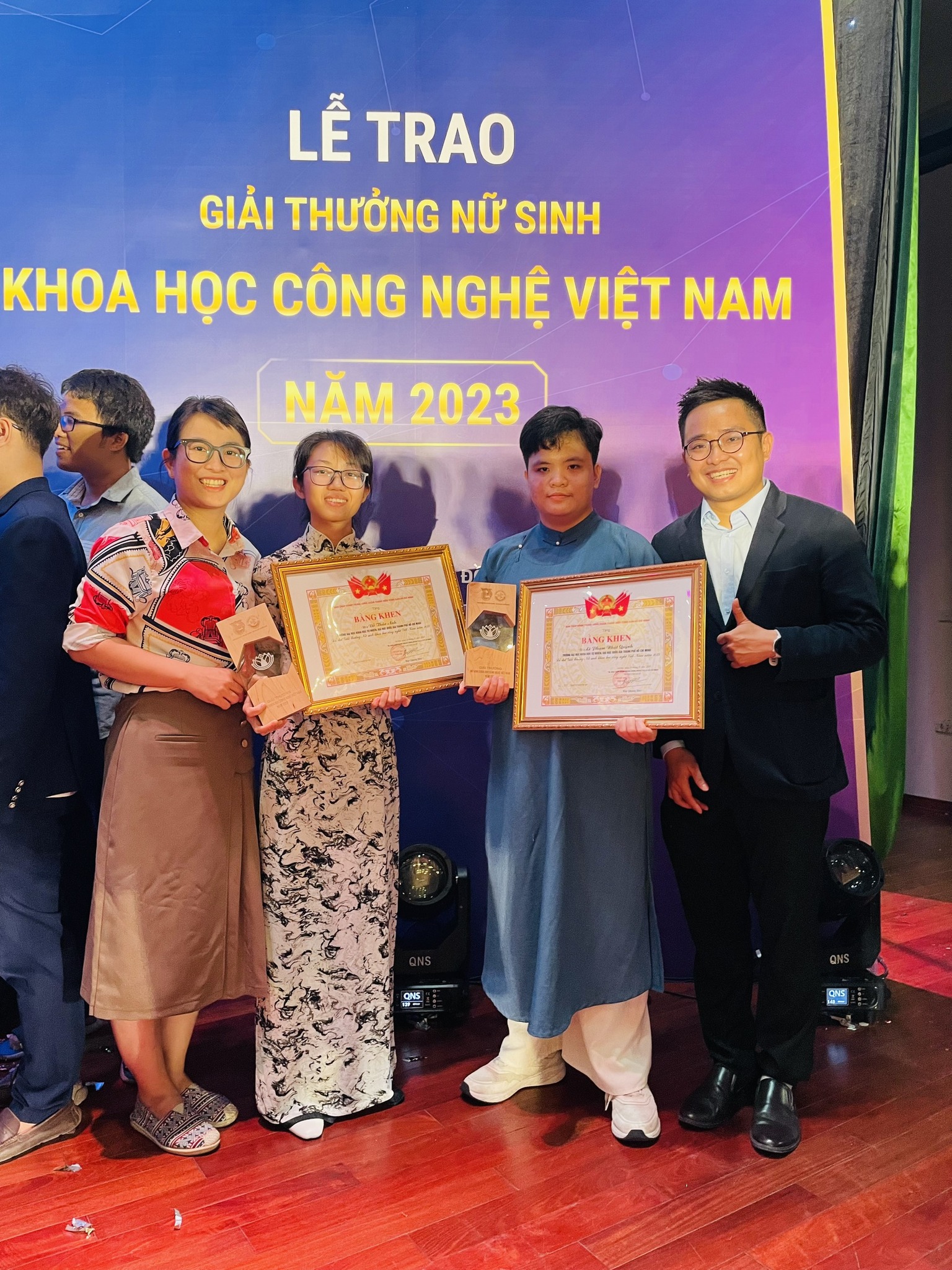 SINH VIÊN TRƯỜNG ĐẠT GIẢI THƯỞNG NỮ SINH KHOA HỌC CÔNG NGHỆ VIỆT NAM NĂM 2023