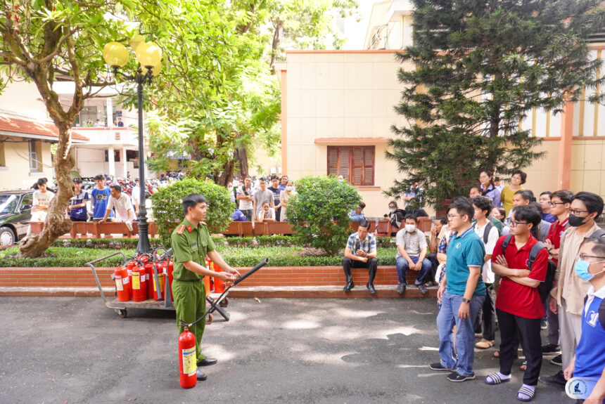 THAM GIA HUẤN LUYỆN NGHIỆP VỤ VỀ CÔNG TÁC PHÒNG CHÁY CHỮA CHÁY VÀ CỨU NẠN CỨU HỘ NĂM 2024