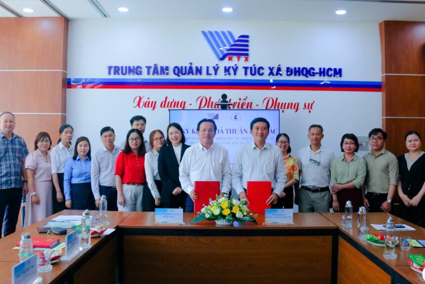 LỄ KÝ KẾT HỢP TÁC GIỮA TRƯỜNG ĐẠI HỌC KHOA HỌC TỰ NHIÊN, ĐHQG-HCM VÀ TRUNG TÂM QUẢN LÝ KÝ TÚC XÁ, ĐHQG-HCM